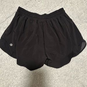 Lululemon Hotty hot shorts, size 6 tall
